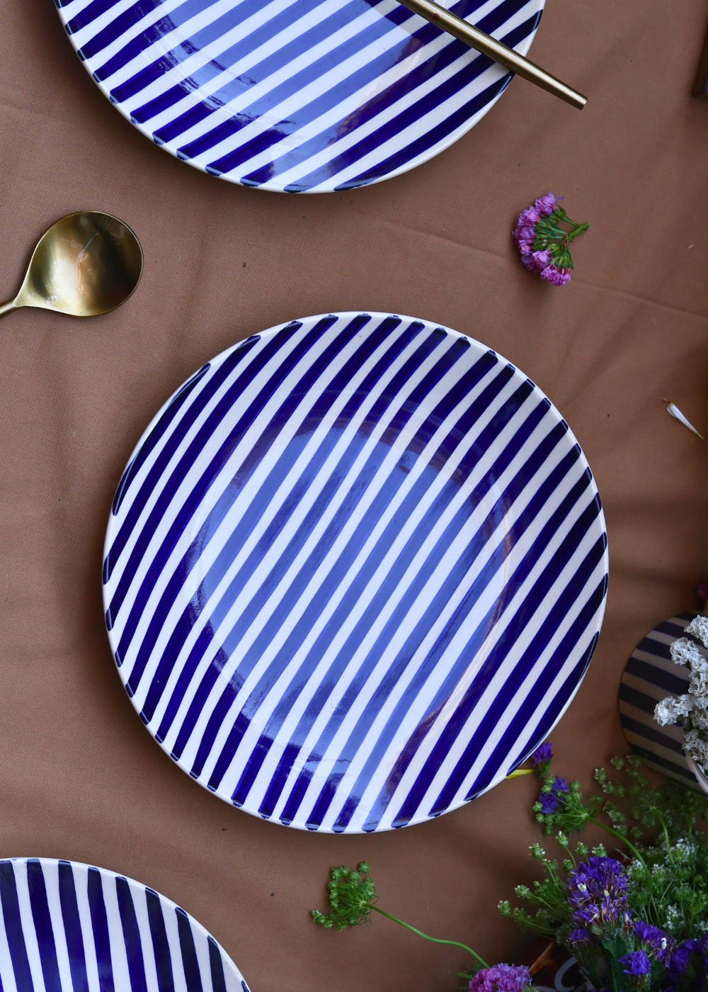Thin stripes ceramic plates