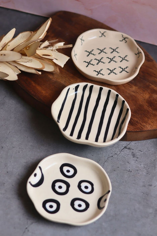 Set of 3 Black & White Dessert Plates made by ceramic