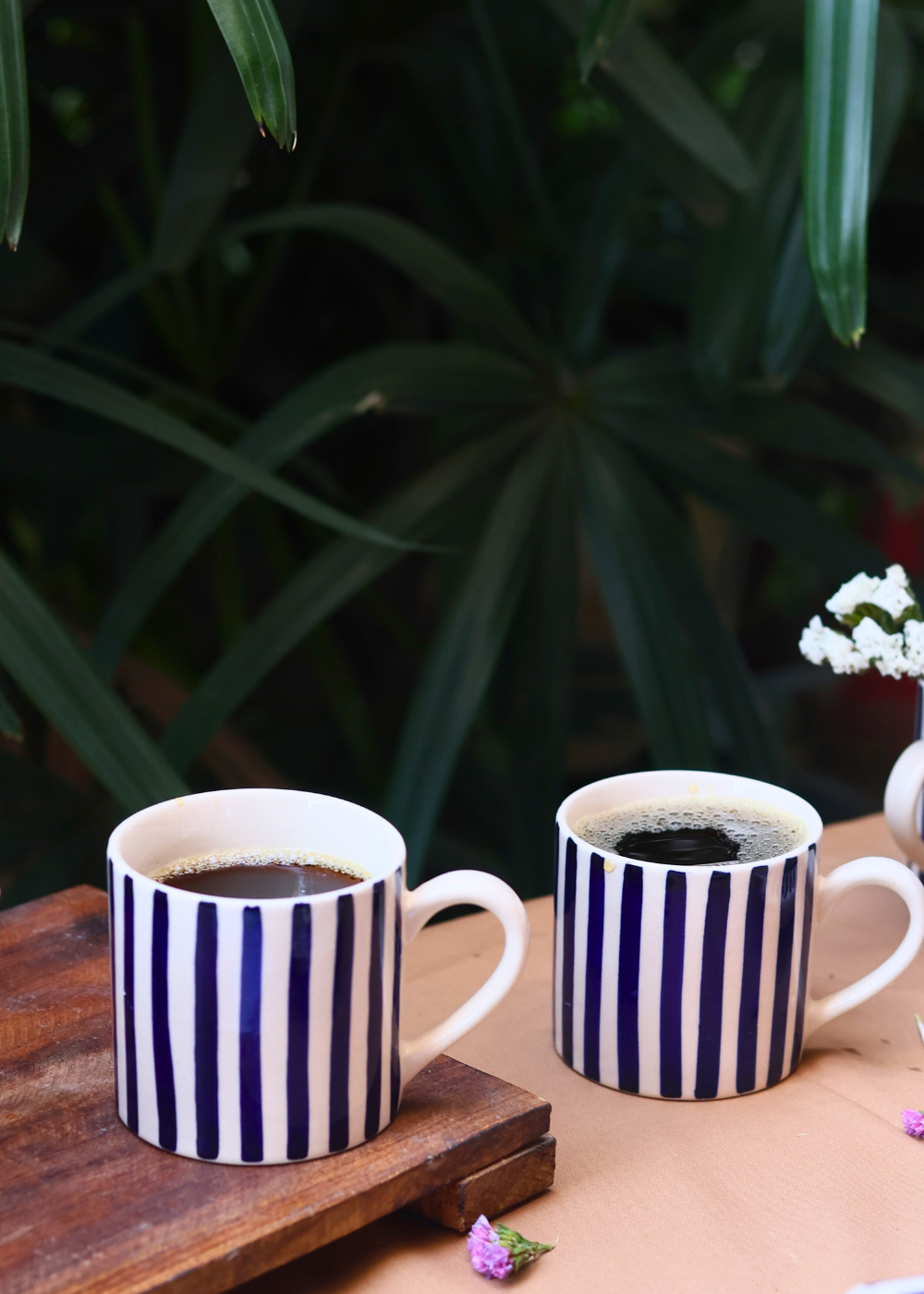 Thin stripes tea cups