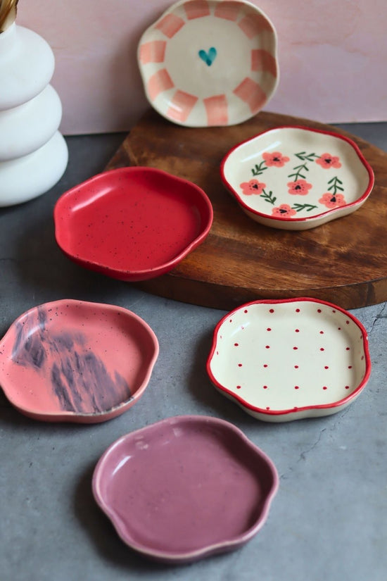 Set of 6 Neutral & Handpainted Dessert plate (for the price of 5) made by ceramic