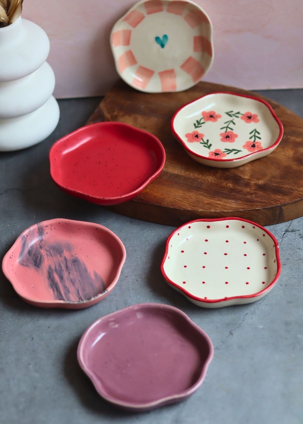 Set of 6 Neutral & Handpainted Dessert plate (for the price of 5) made by ceramic
