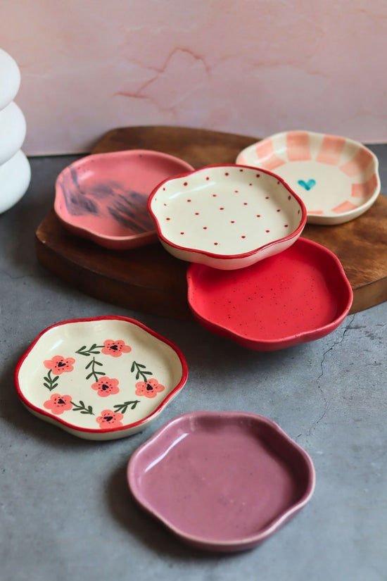 Set of 6 Neutral & Handpainted Dessert plate (for the price of 5) with premium quality material