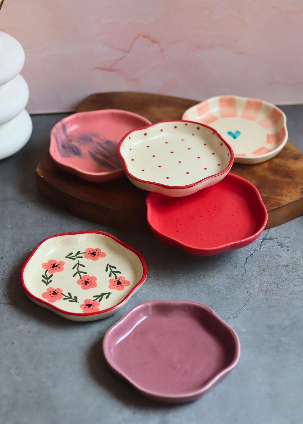 Set of 6 Neutral & Handpainted Dessert plate (for the price of 5) with premium quality material