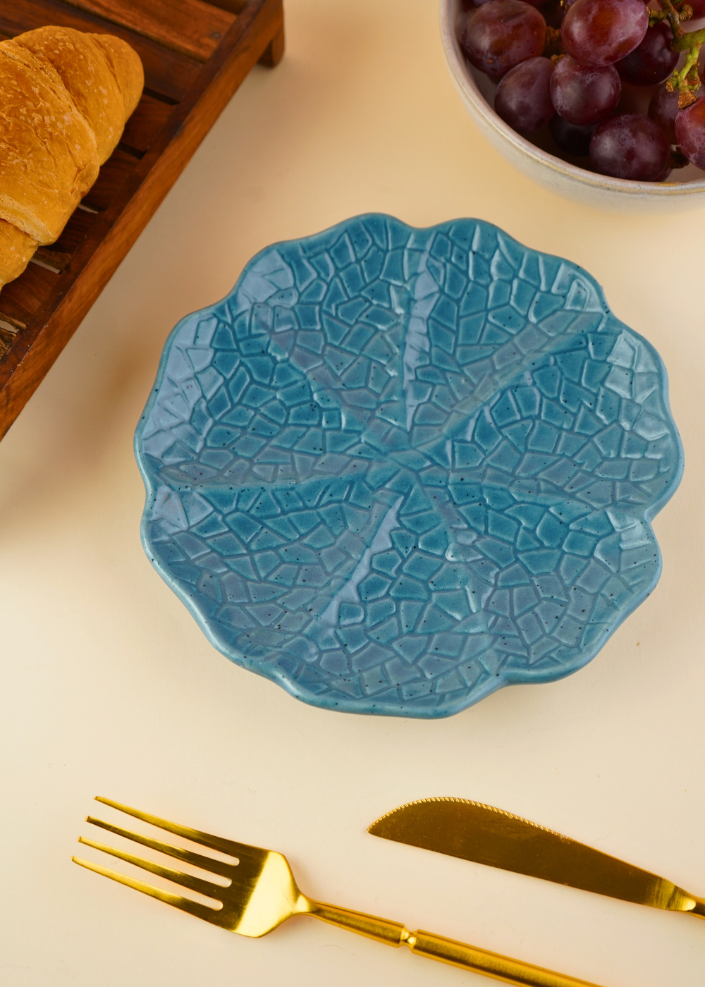 blue cabbage snack plate made by ceramic 