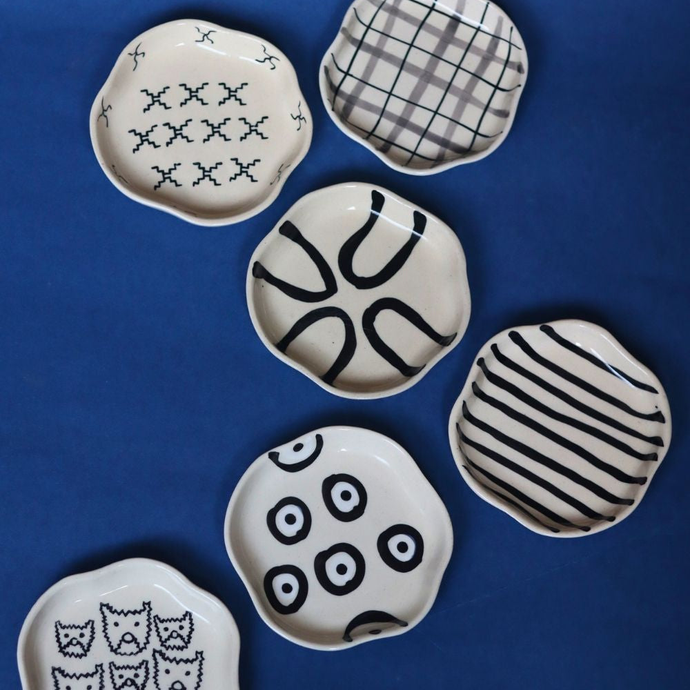 Set of 6 Black & White Dessert Plate (for the price of 5) made by ceramic