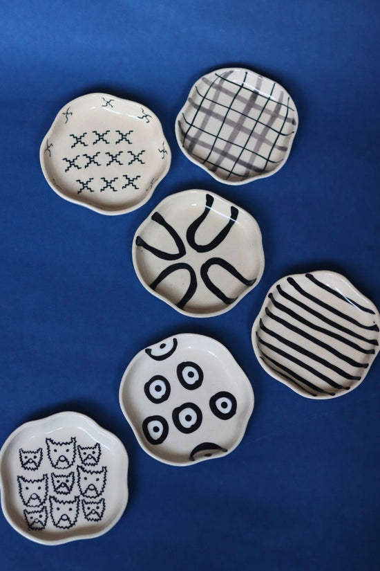 Set of 6 Black & White Dessert Plate (for the price of 5) made by ceramic