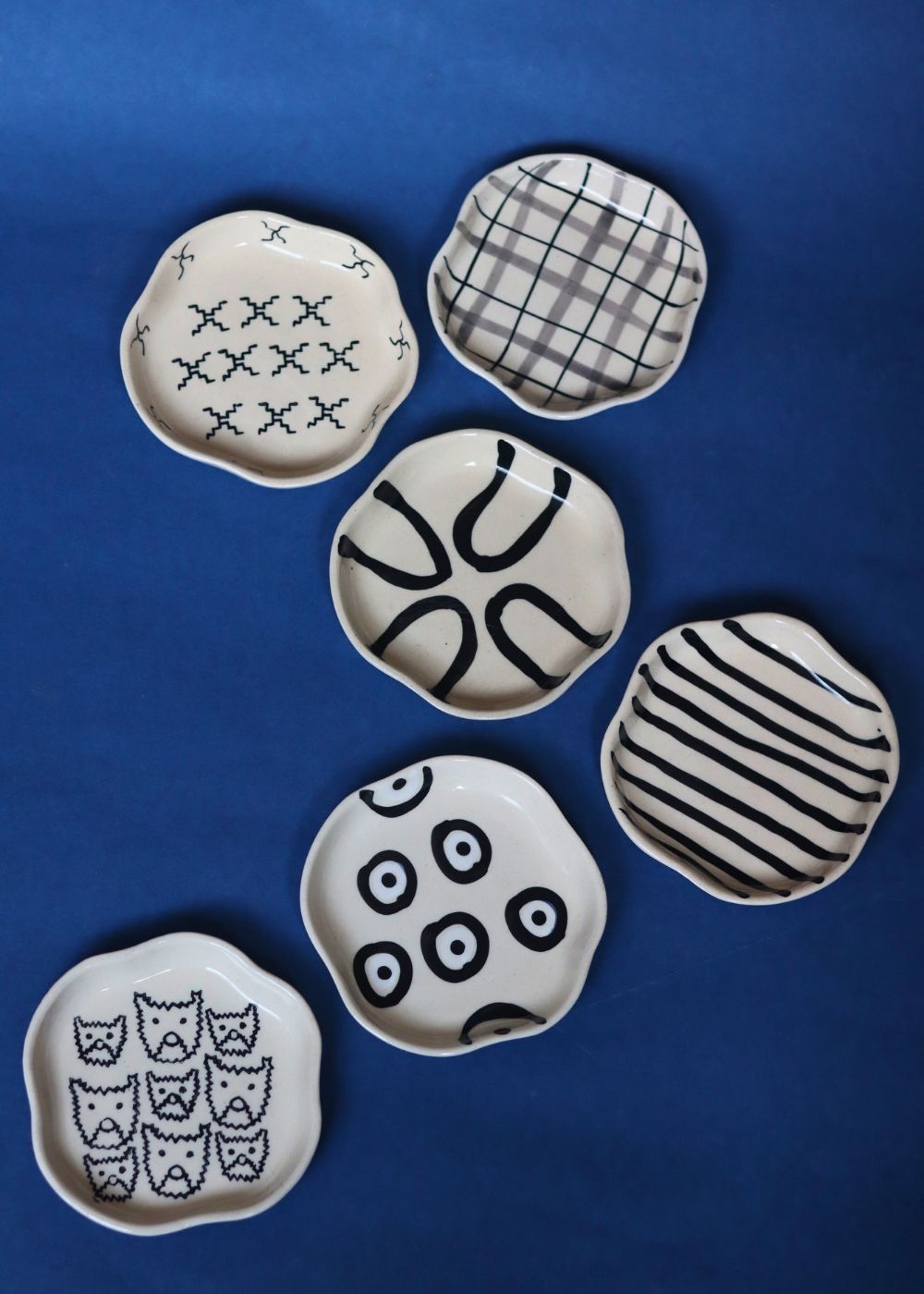 Set of 6 Black & White Dessert Plate (for the price of 5) made by ceramic