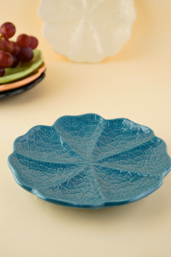 blue cabbage snack plate with cabbage leaf design