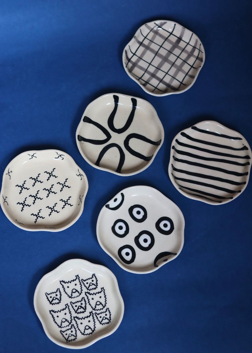 Set of 6 Black & White Dessert Plate (for the price of 5) with premium quality material