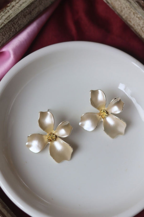 Flora Pearl Drop made with premium quality material