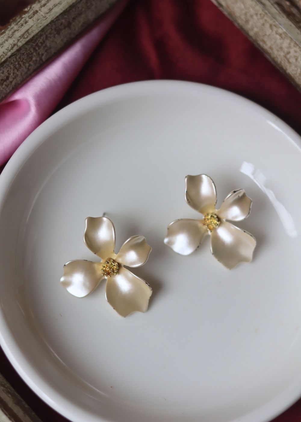 Flora Pearl Drop made with premium quality material