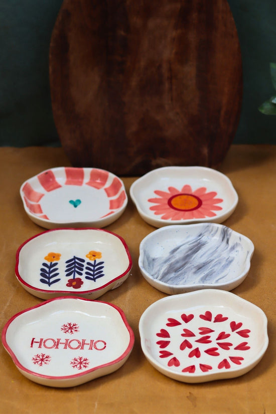 Set of 6 Chic Dessert Plates (for the price of 5)