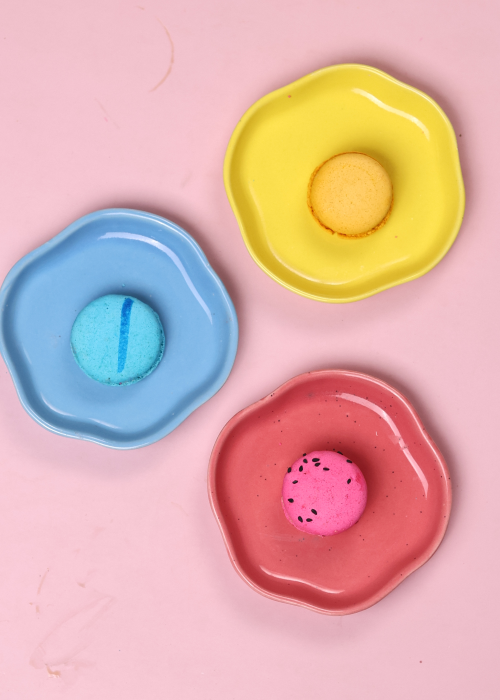 set of 3 plates in different colors