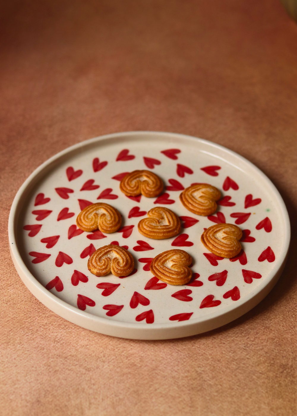Ceramic heart platter with biscuits