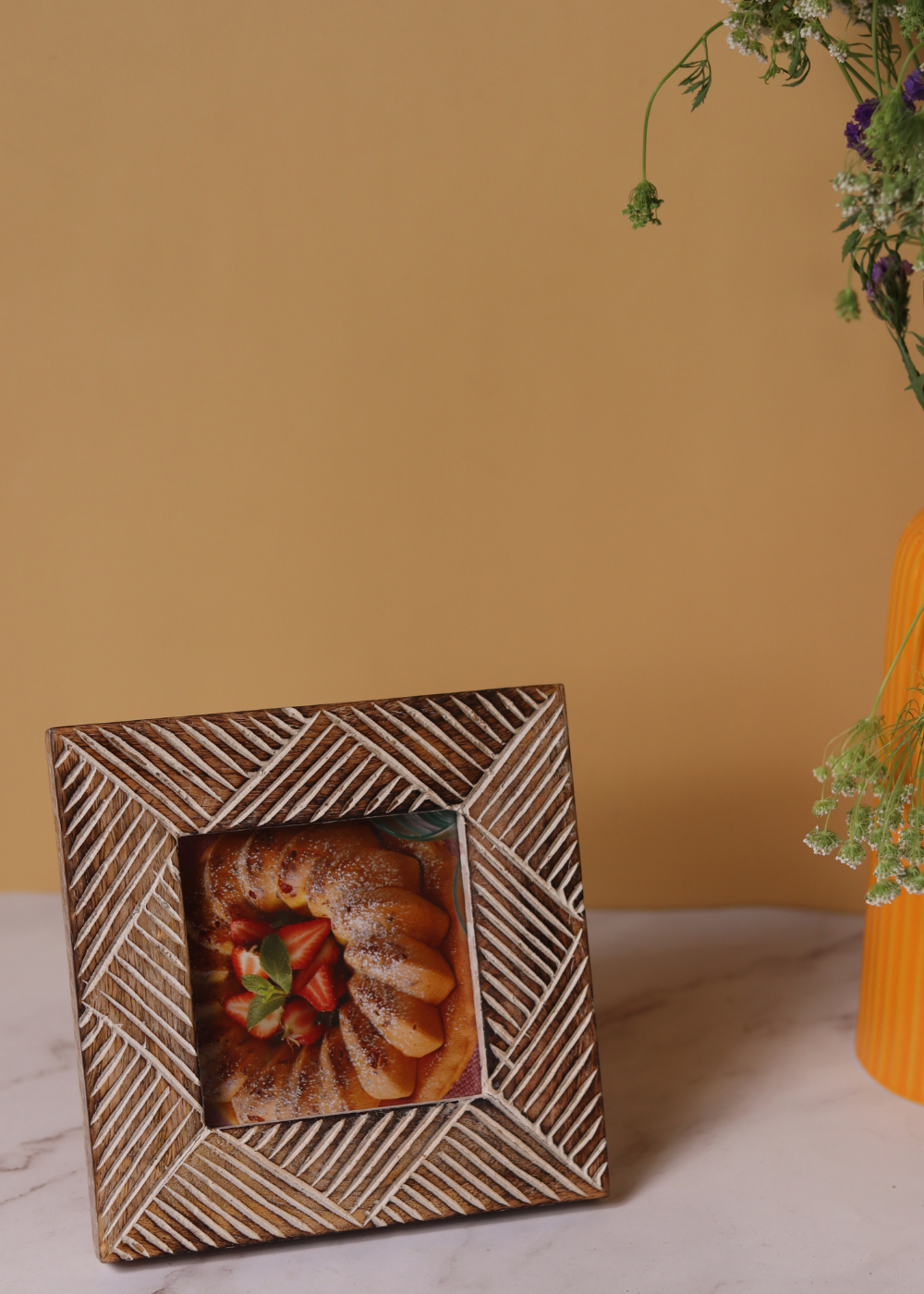 Square lines carved photo frame 