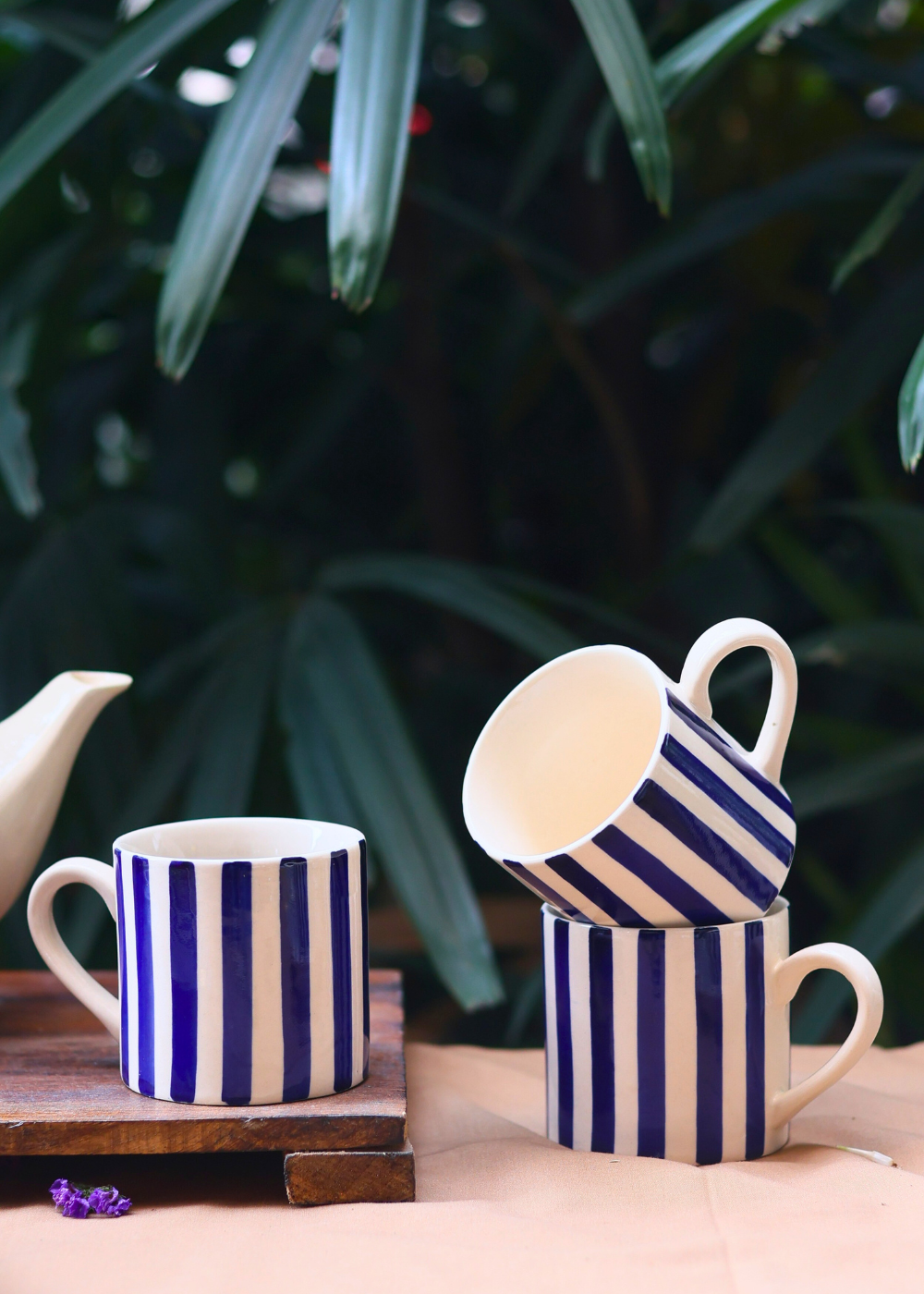 Thick stripes tea cups