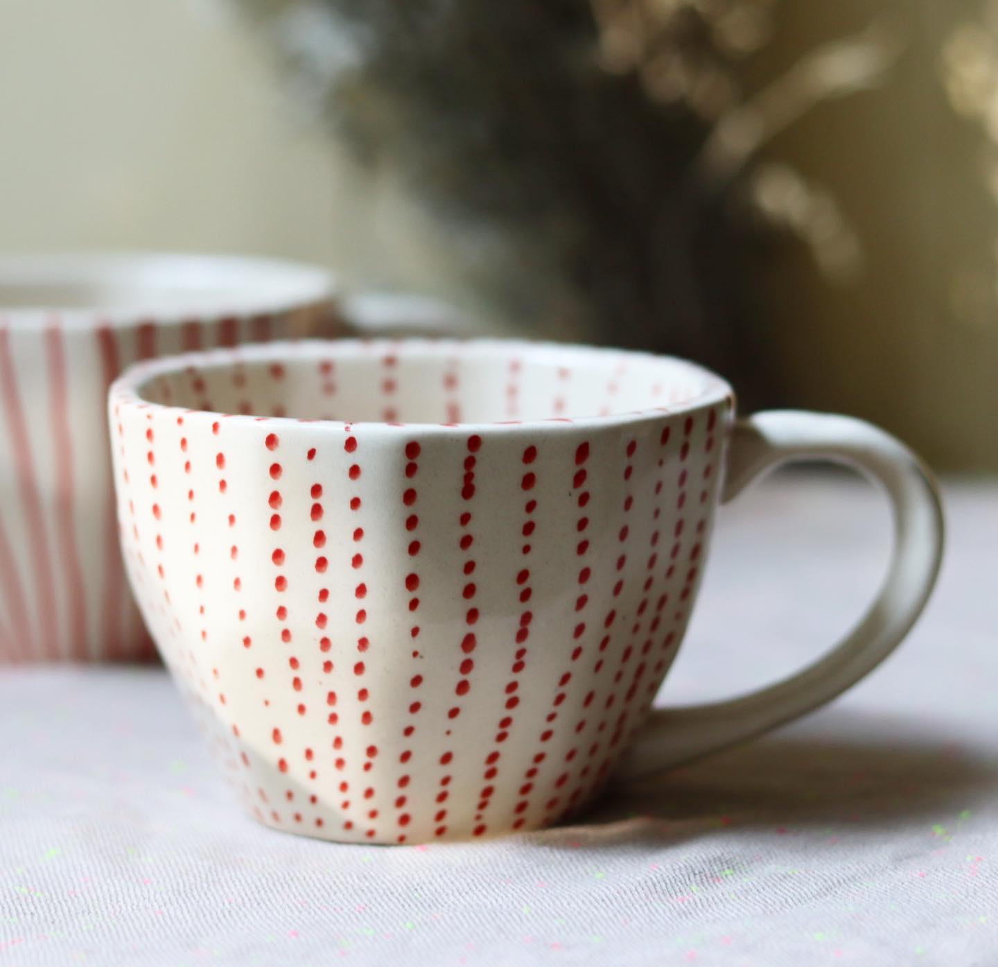 The polka coffee mugs red & white