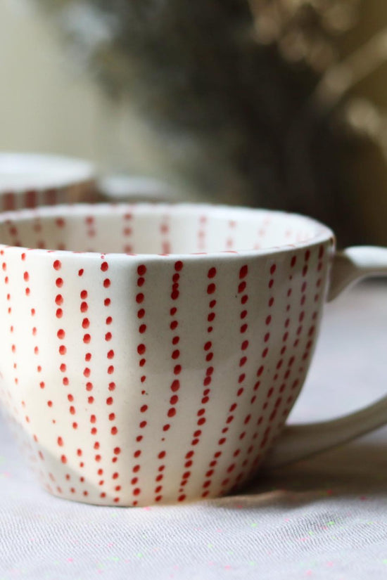 The polka coffee mugs red & white