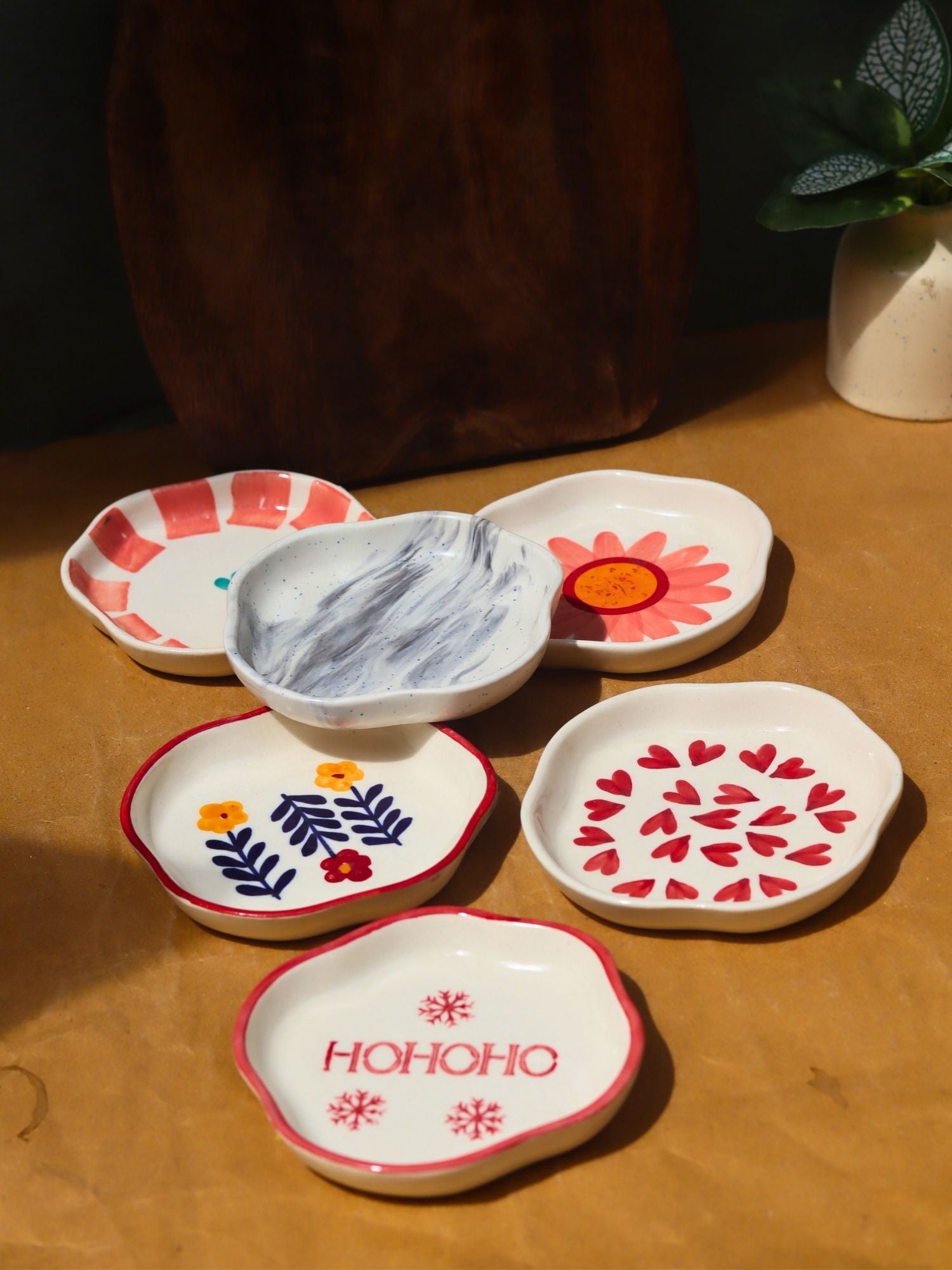 Set of 6 Chic Dessert Plates (for the price of 5)
