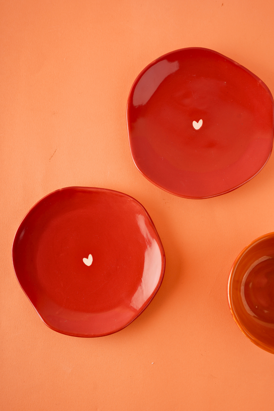 dessert plate with glossy red color