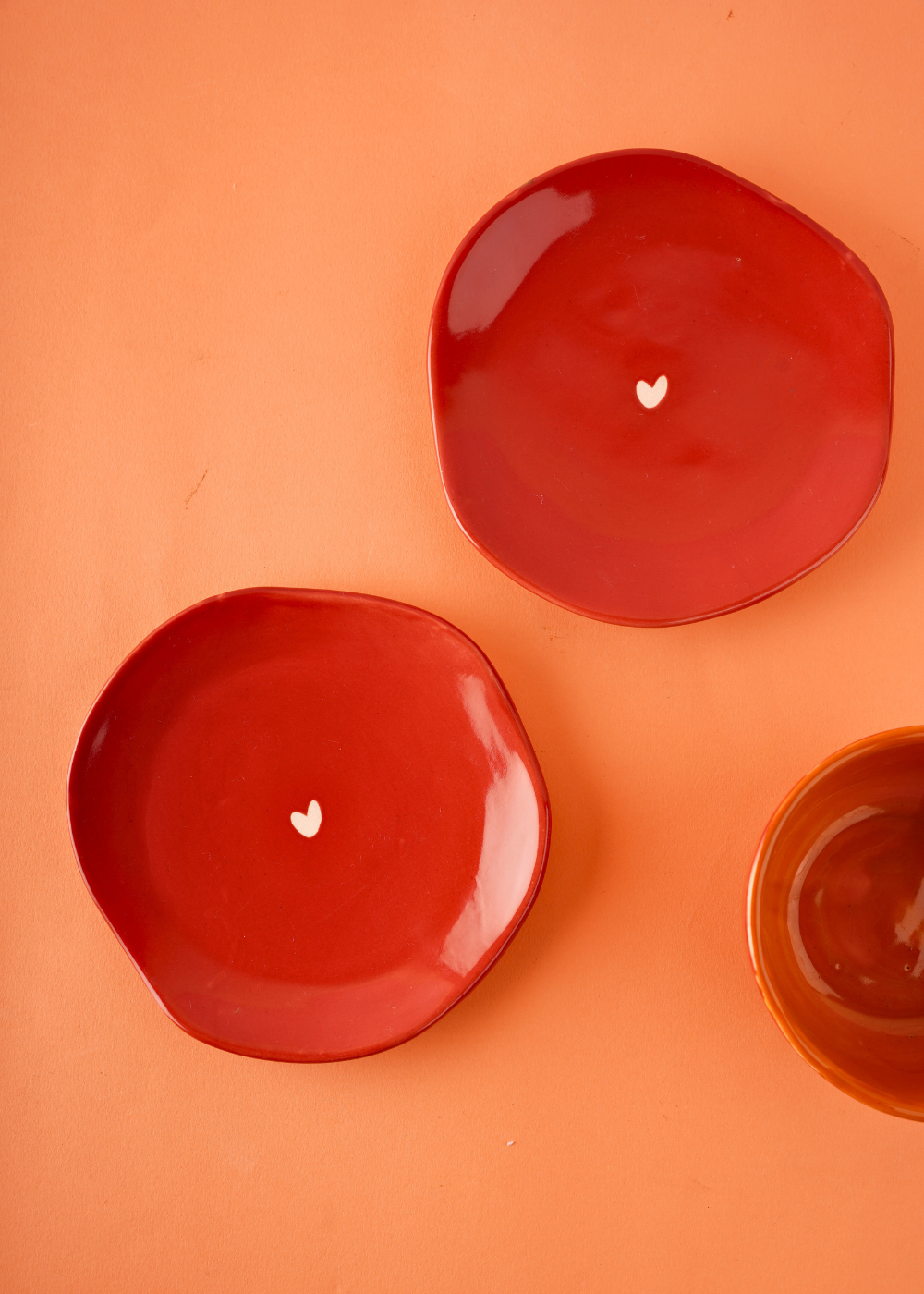dessert plate with glossy red color