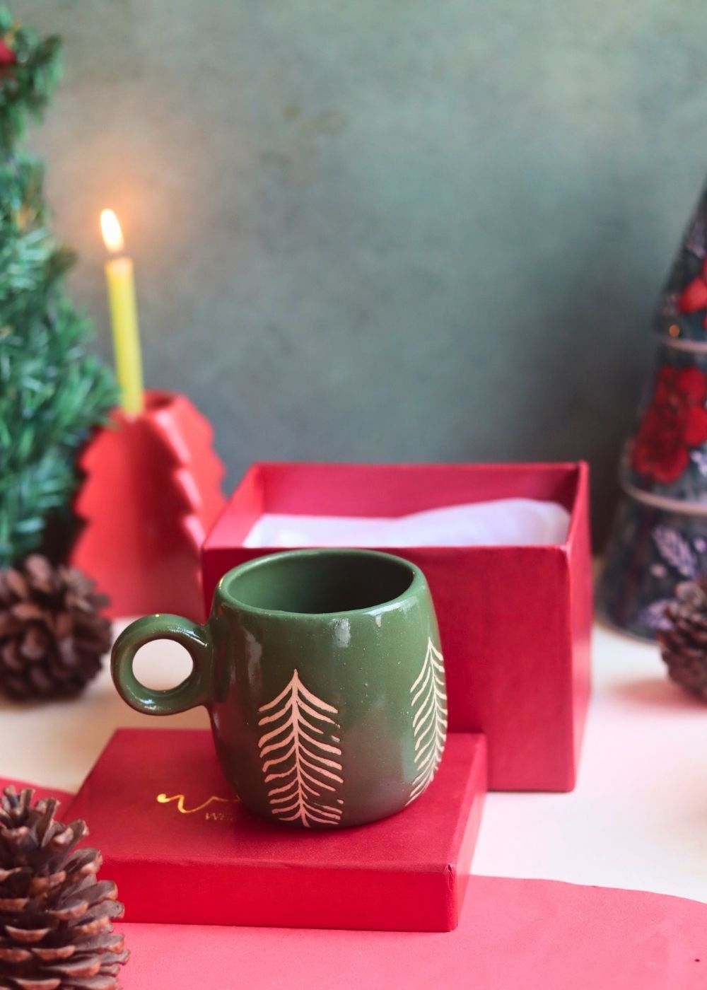 Christmas Tree Cuddle Mug - Green in a Gift Box made by ceramic