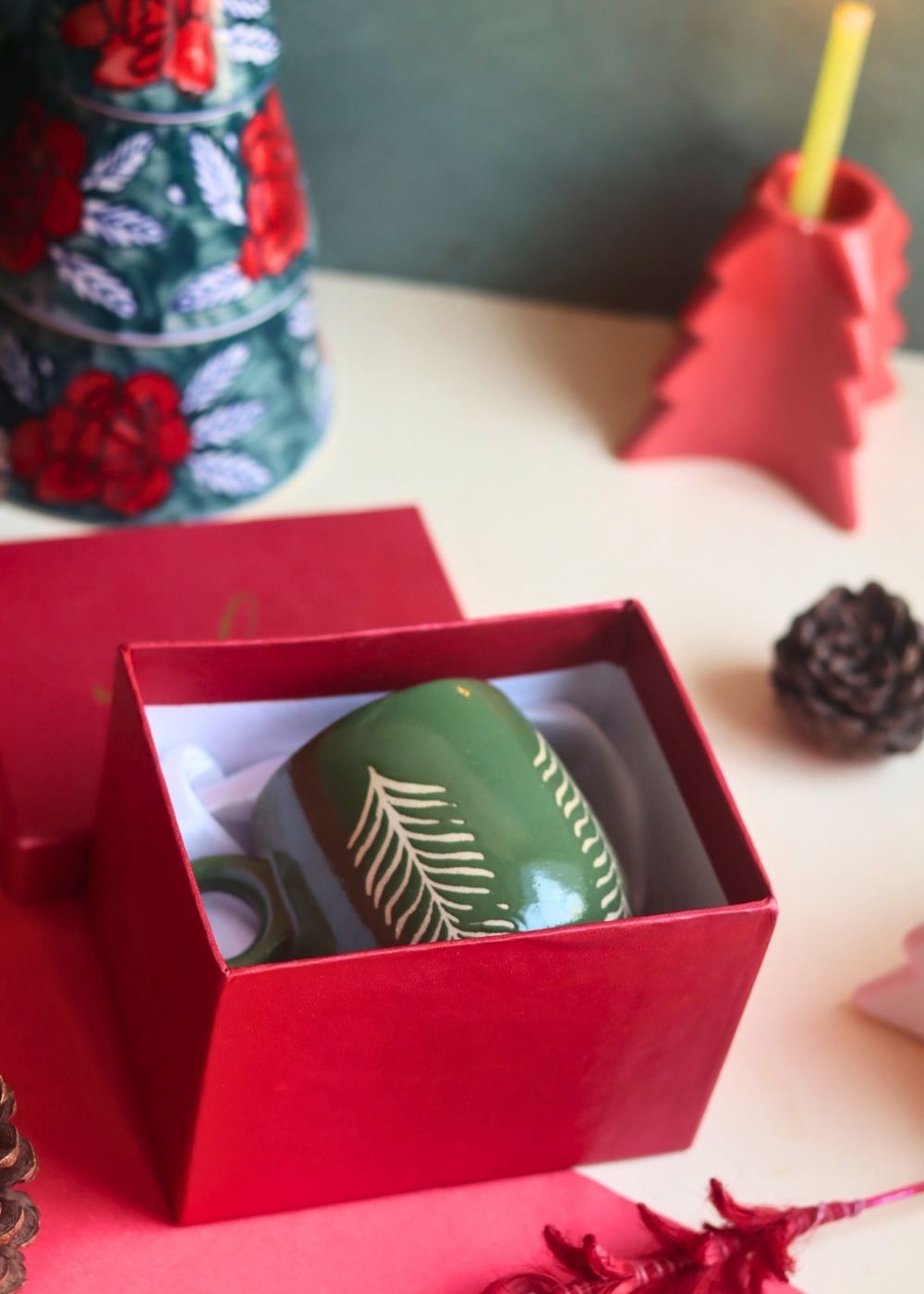 Christmas Tree Cuddle Mug - Green in a Gift Box with premium quality material