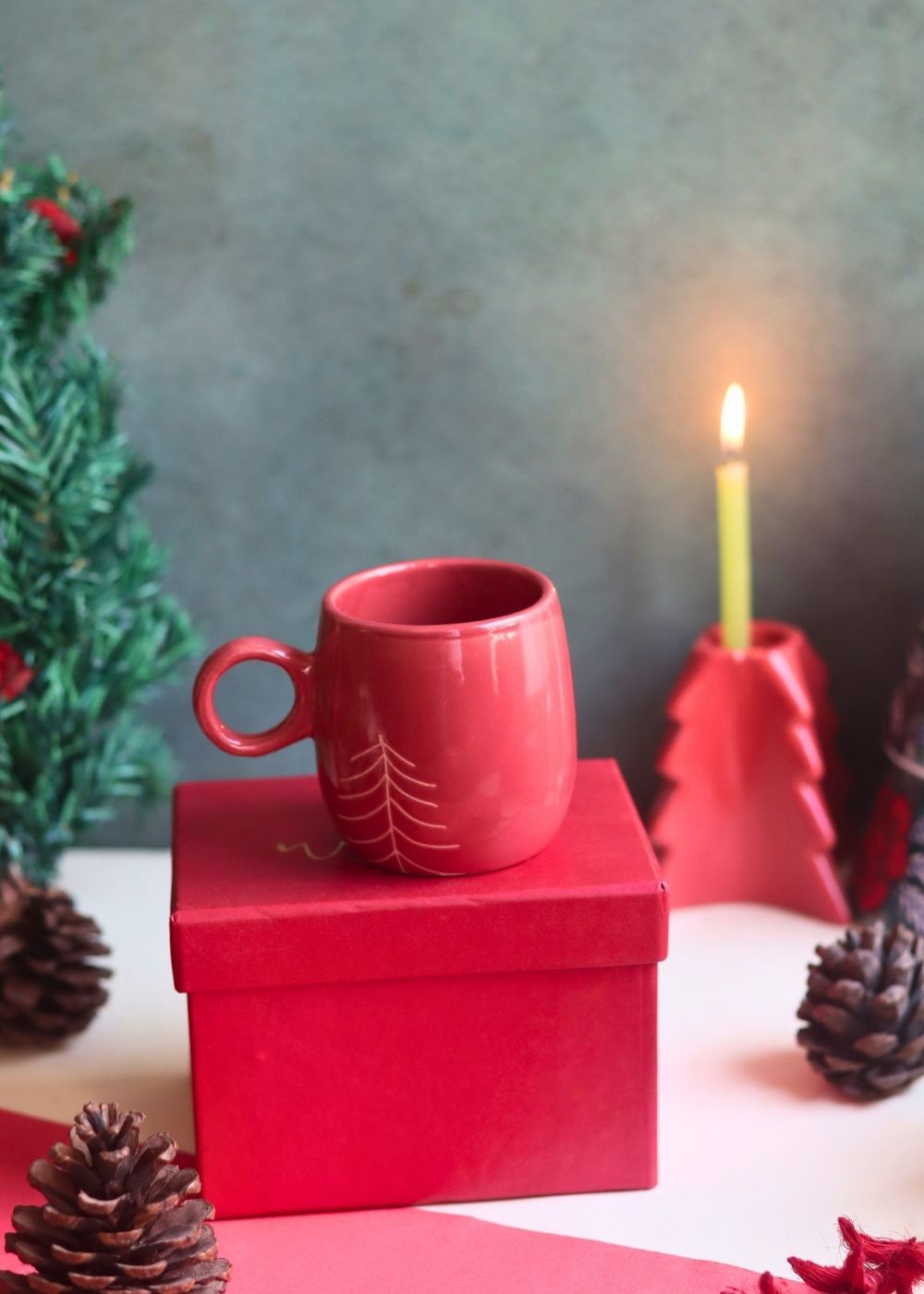 Christmas Tree Cuddle Mug - Red in a Gift Box made by ceramic