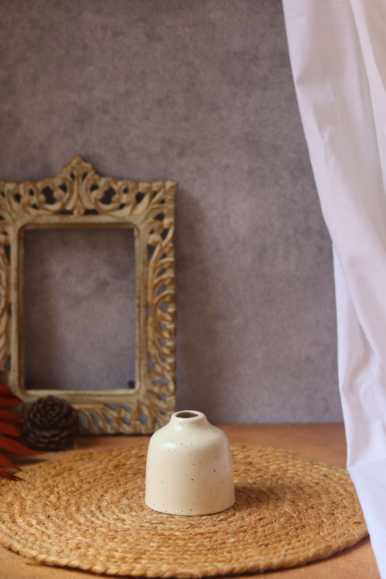 Cream bud vase short