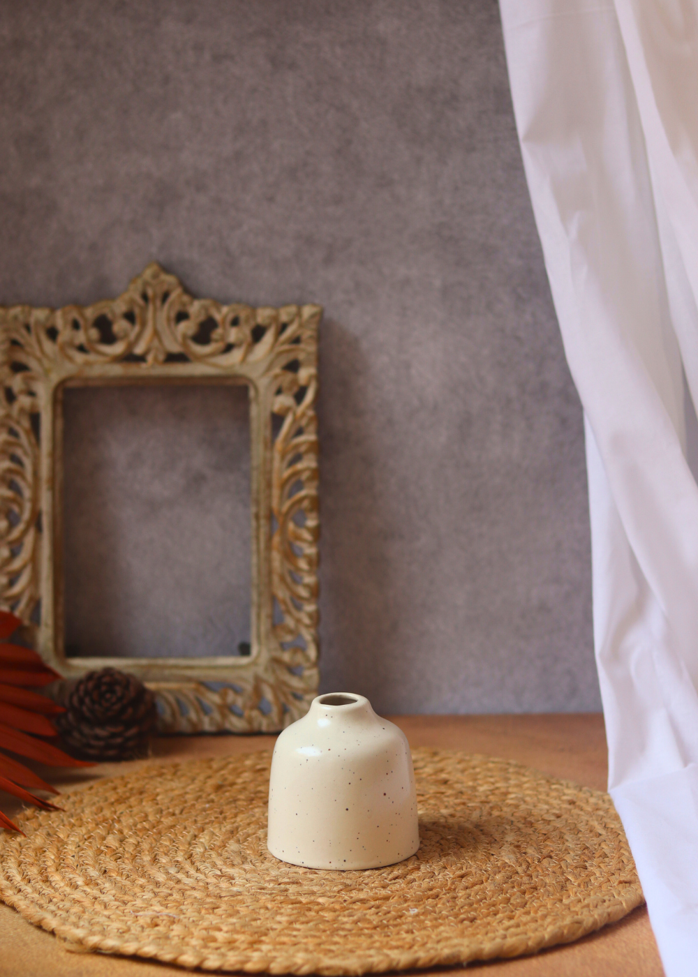 Cream bud vase short