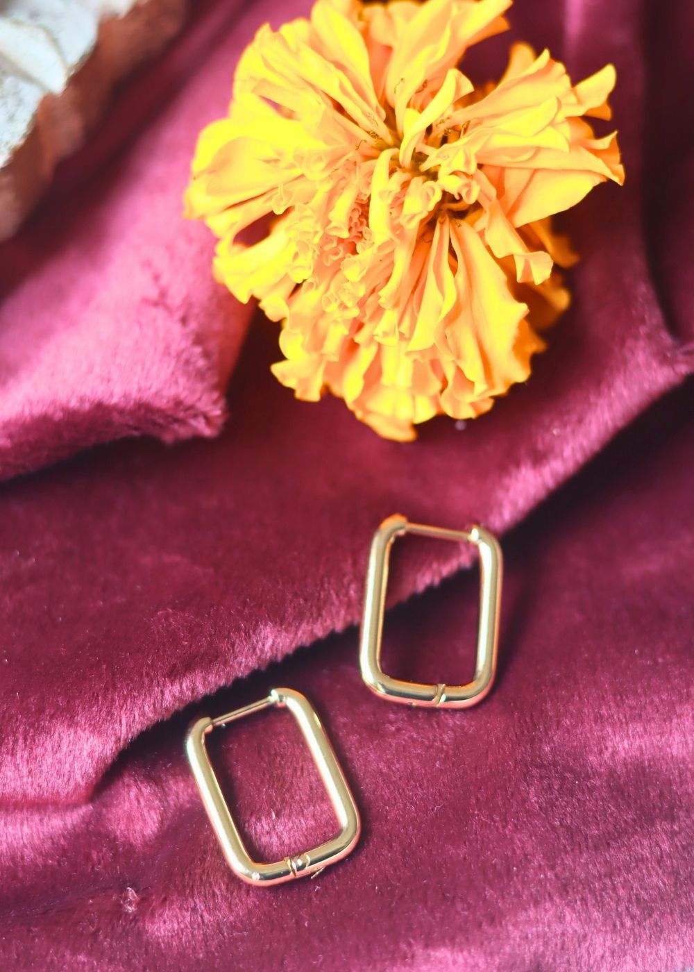 anti tarnish Essential Sqaure Hoops 