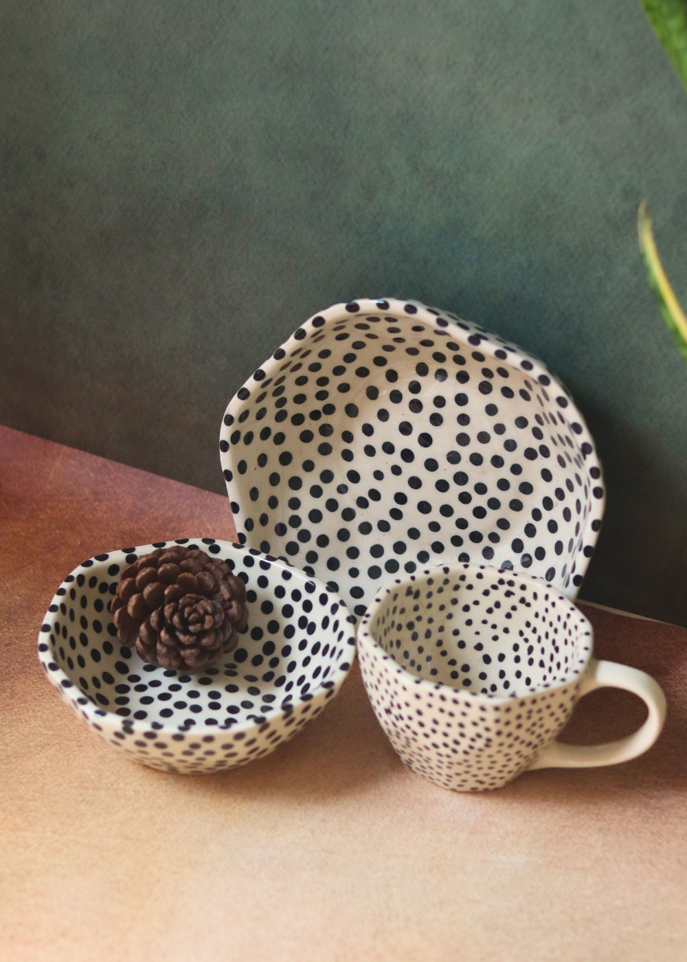 Stunning black & white bowls & coffee mug