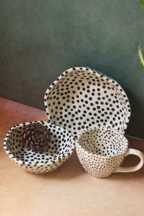Stunning black & white bowls & coffee mug
