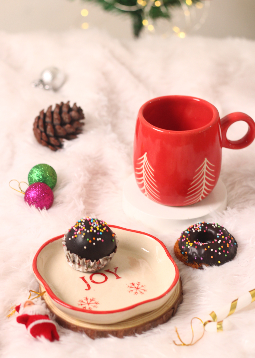 handmade christmas mug & dessert plate with delicious dessert 