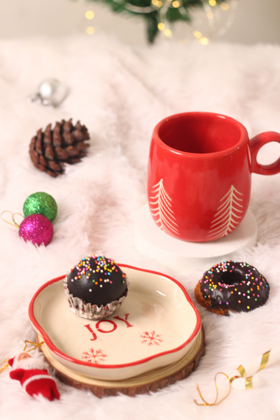 handmade christmas mug & dessert plate with delicious dessert 