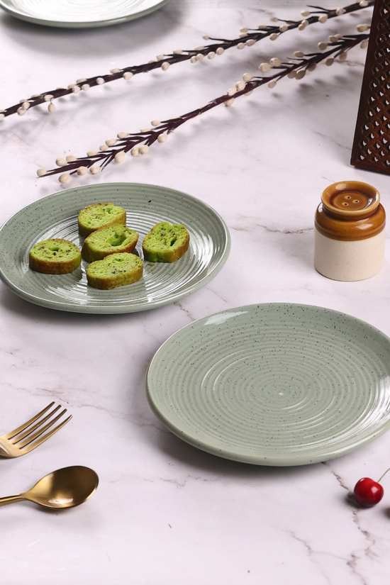 Dinner plates on a table 