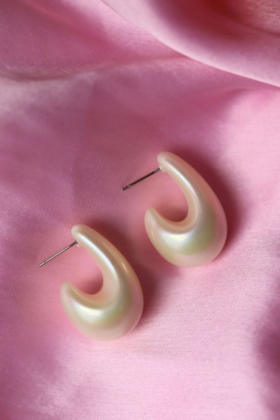Waterdrop White Earrrings with white color