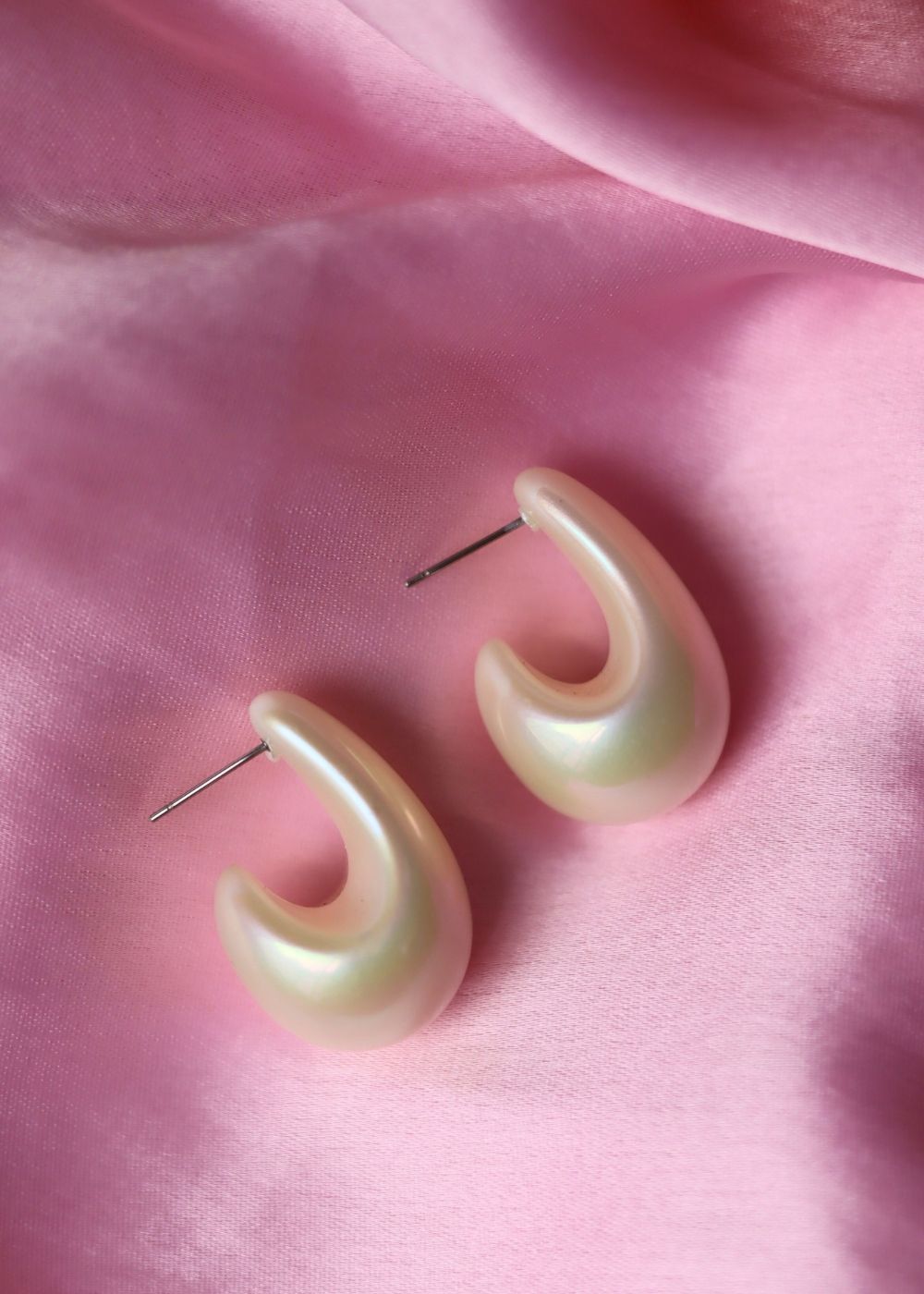 Waterdrop White Earrrings with white color