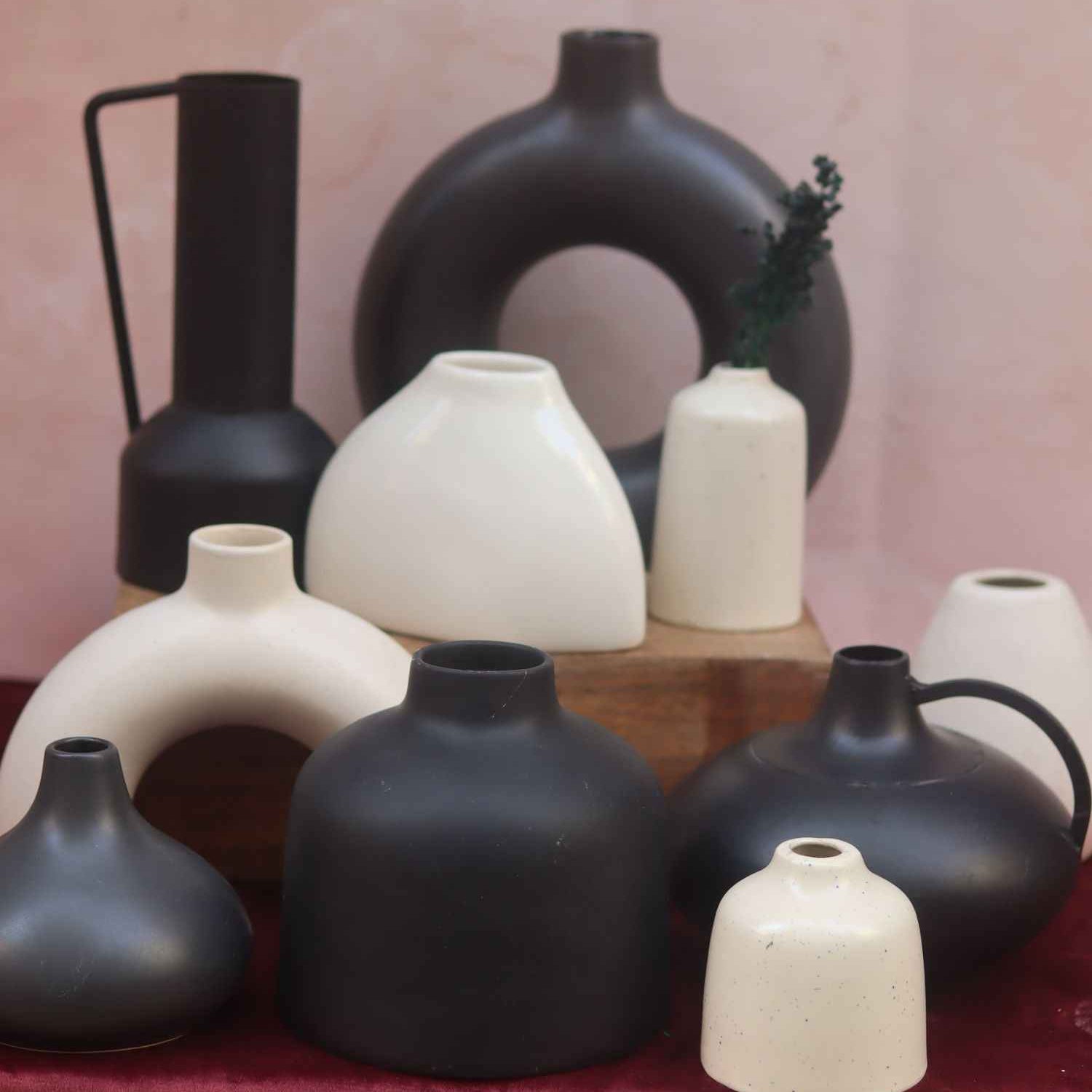 Set of 10 Noir Elegance Vases combo (for the price of 7)