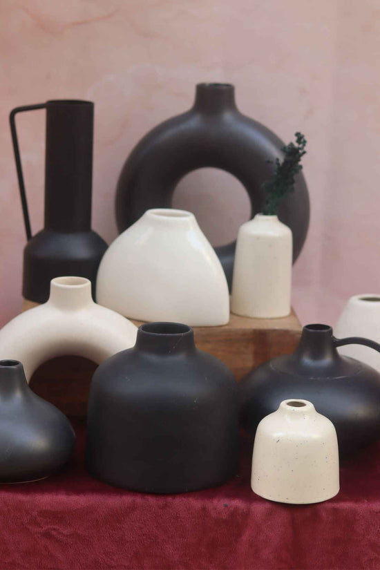 Set of 10 Noir Elegance Vases combo (for the price of 7)