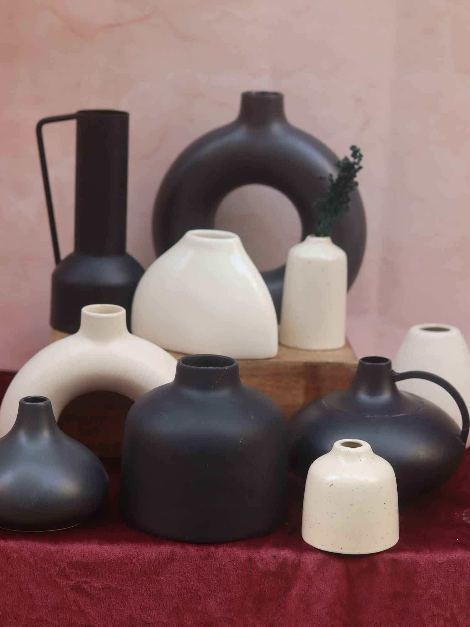 Set of 10 Noir Elegance Vases combo (for the price of 7)