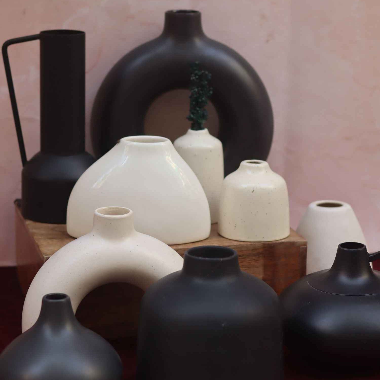 Set of 10 Noir Elegance Vases combo (for the price of 7)