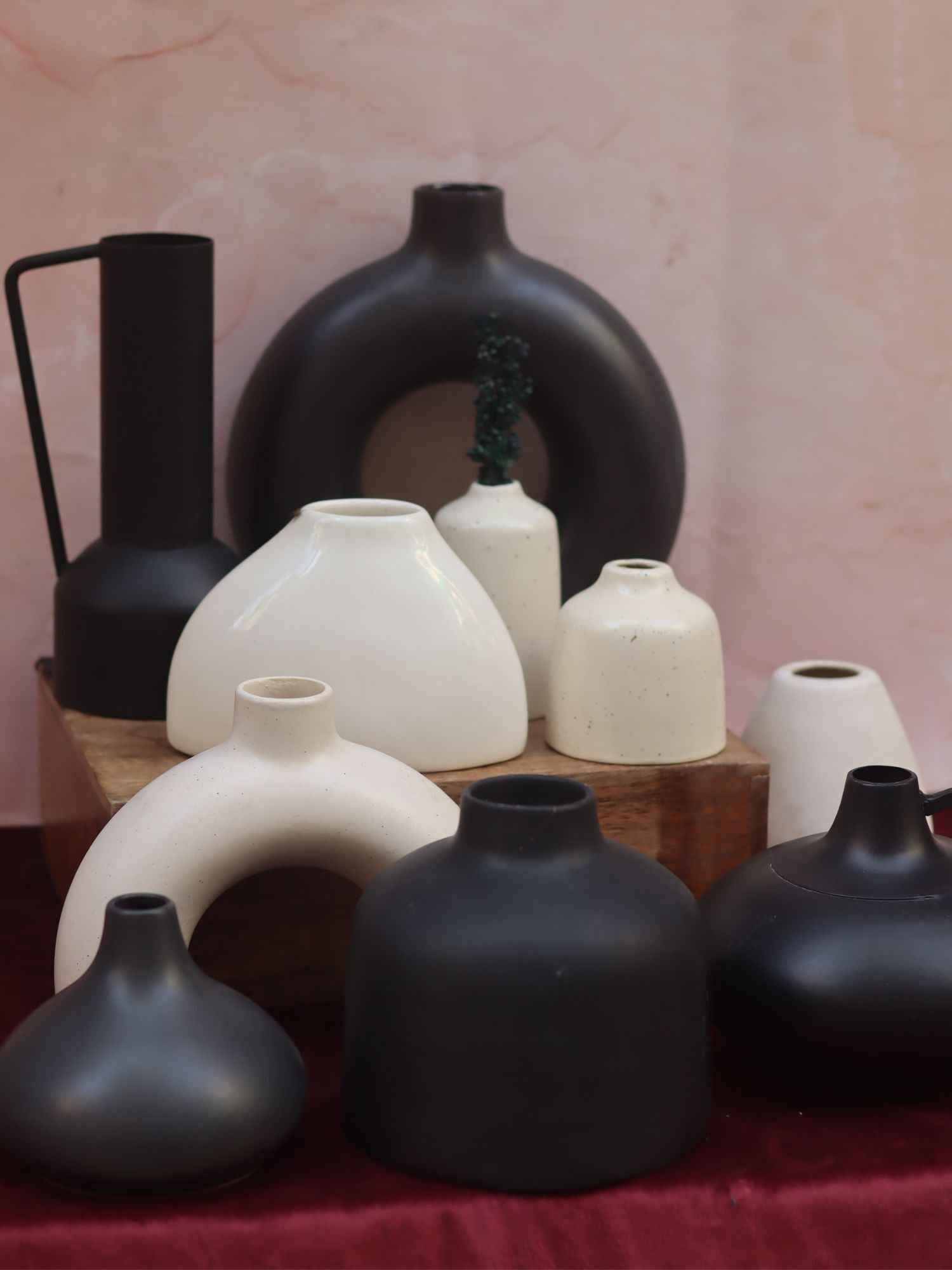 Set of 10 Noir Elegance Vases combo (for the price of 7)