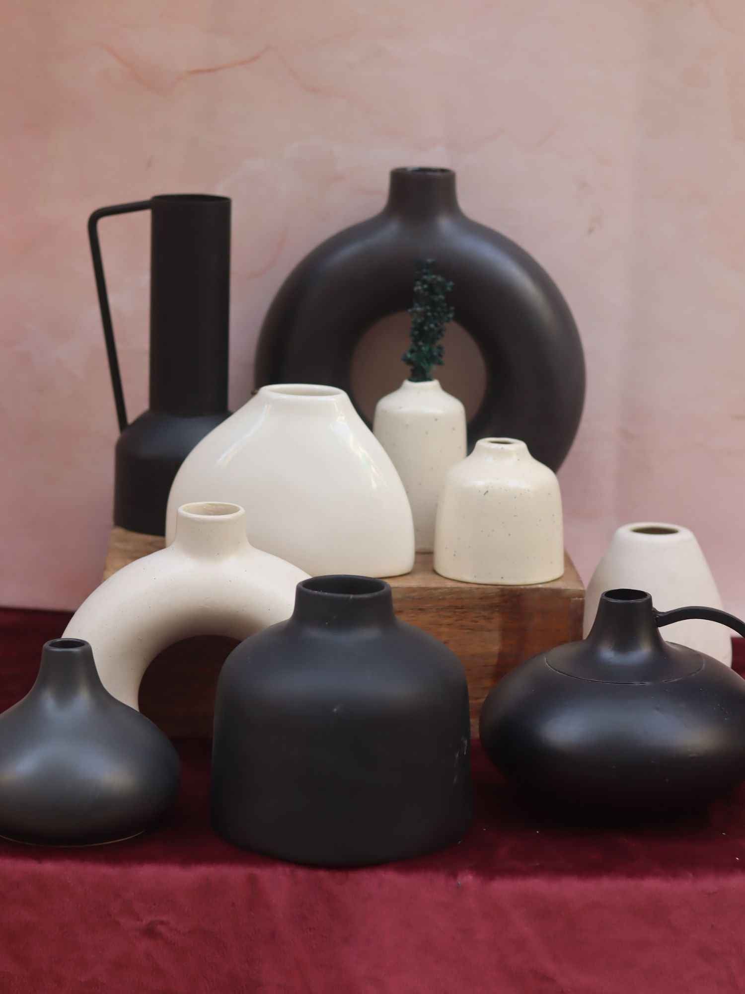 Set of 10 Noir Elegance Vases combo (for the price of 7)