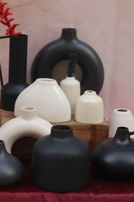 Set of 10 Noir Elegance Vases combo (for the price of 7)