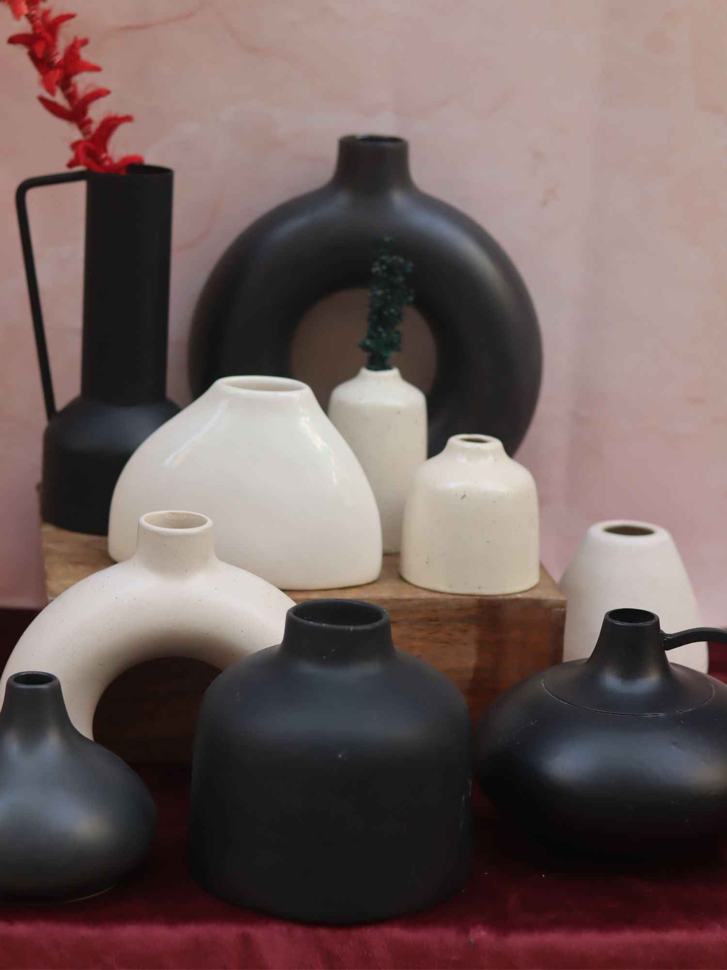 Set of 10 Noir Elegance Vases combo (for the price of 7)