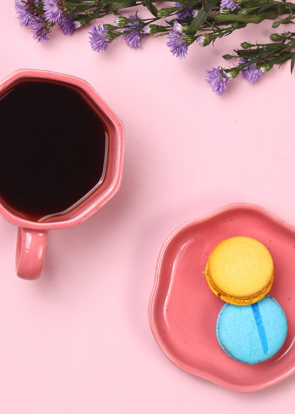 pink mug & dessert plate with glossy pink color