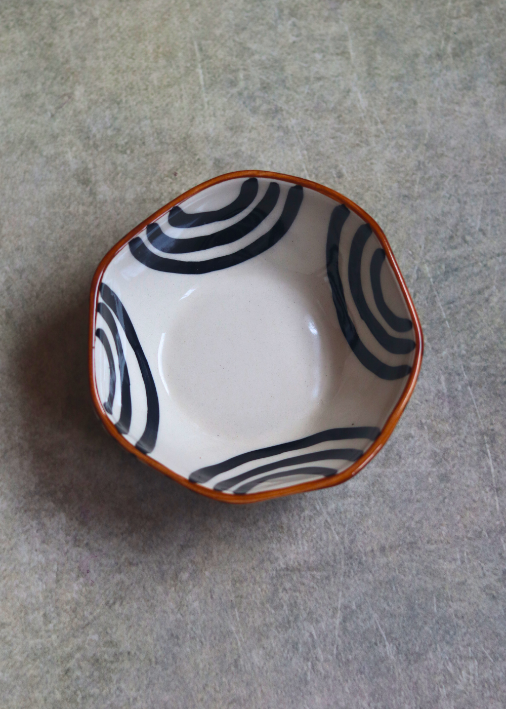 Ceramic bowls black & white