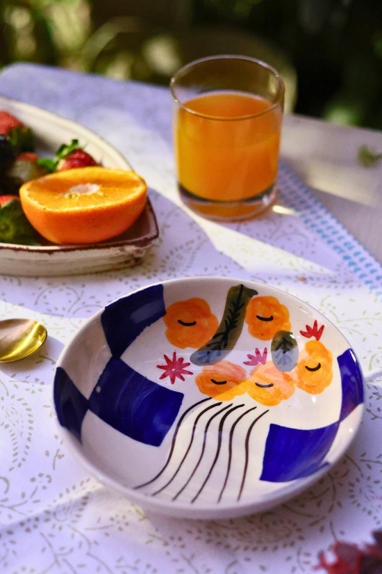 Sunflower bowl with juice 