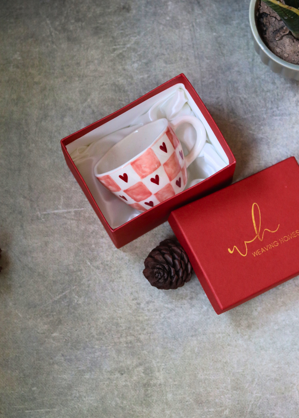 Red chequered coffee mug in red box